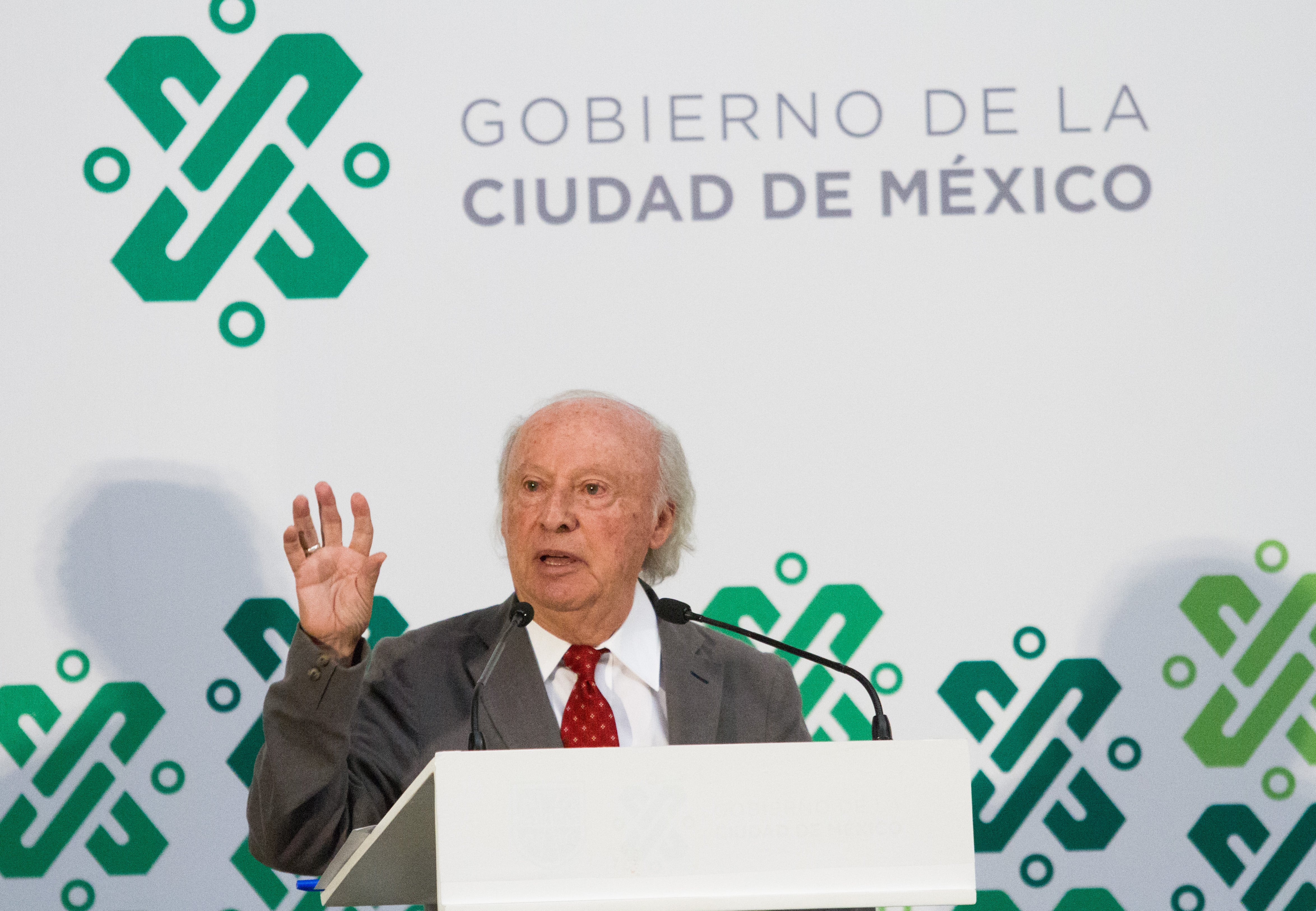 Víctor Manuel Toledo.