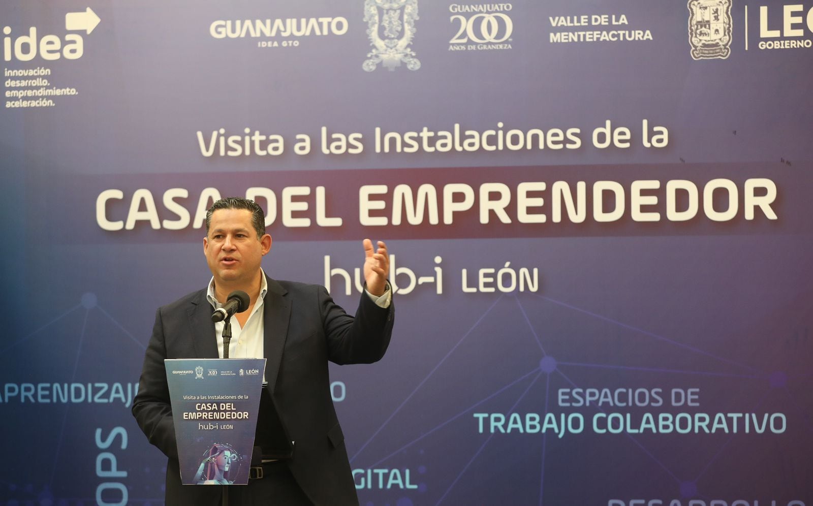 Diego Sinhue Rodríguez Vallejo asistió al encuentro Womentefactura y vio el eclipse solar 2024