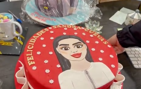 Sandra Cuevas presume sus regalos de su cumpleaños número 36/captura de video