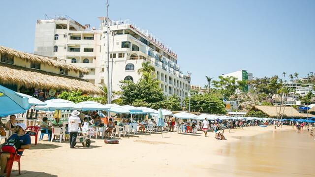 Arriban turista al Hogar del Sol para disfrutar de las vacaciones de verano