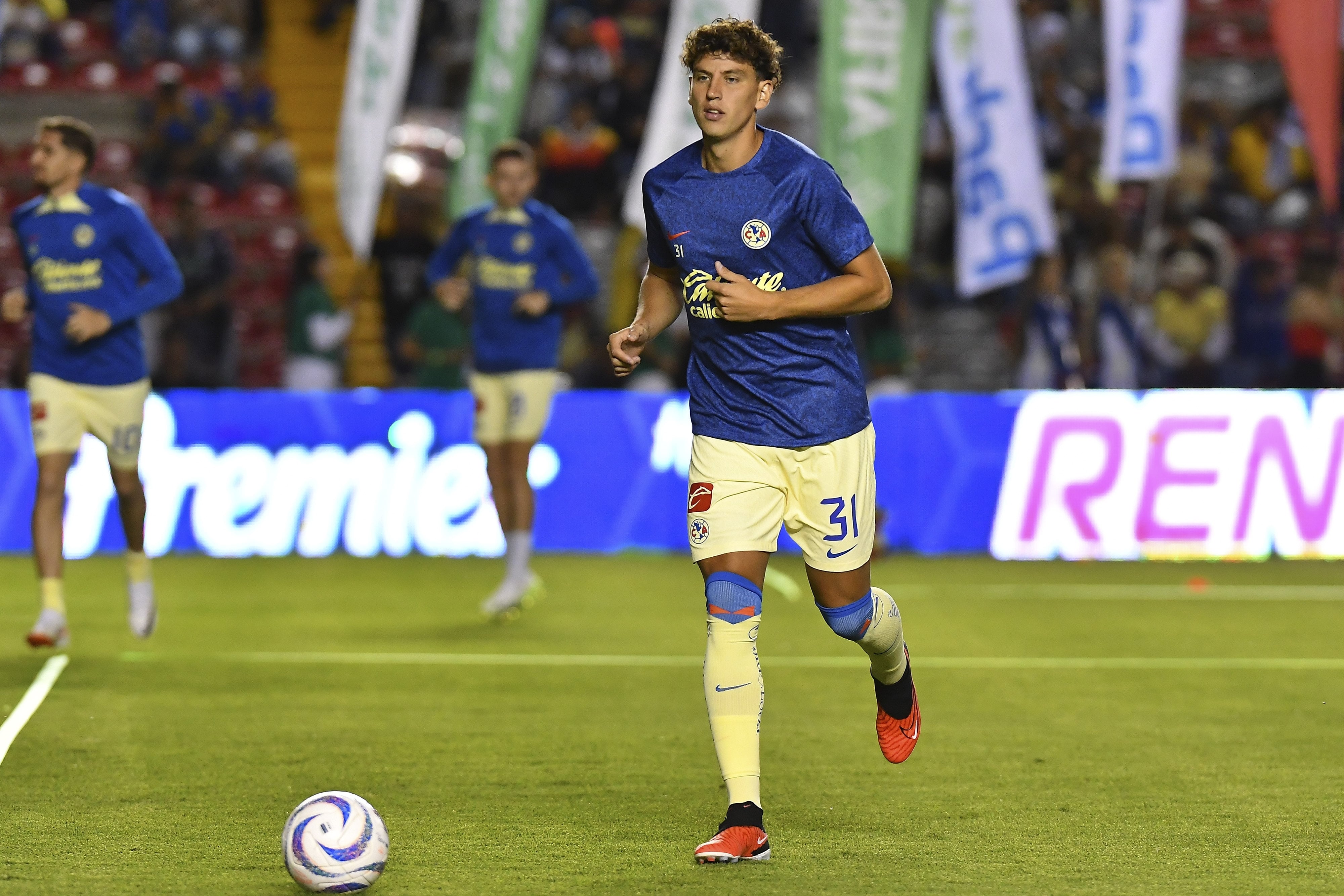 Igor Lichnovsky con América.