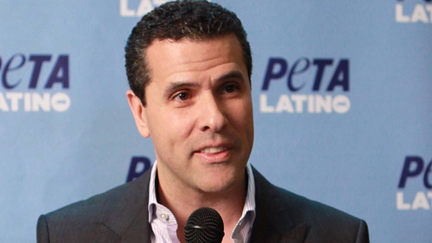 El conductor mexicano en un evento de PETA