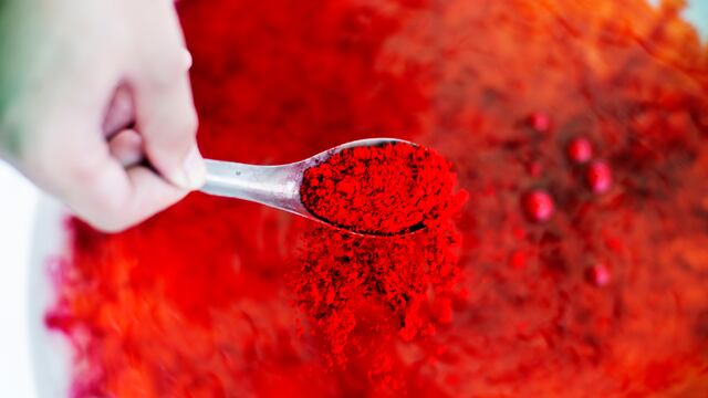 Cofepris prevé prohibir el colorante rojo 3 en México por riesgos sanitarios