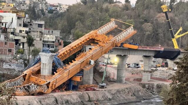 Una lanzadora de dovelas se desplomó en el Tren interurbano México-Toluca hoy 17 de abril