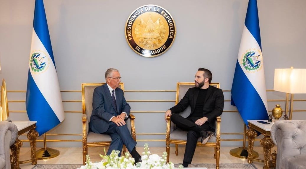 “Un verdadero capitán de barco”: Ricardo Salinas Pliego elogia a Bukele en su visita a El Salvador
