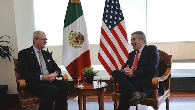 SRE y el gobernador de Nueva Jersey, Phil Murphy, fortalecen colaboración consular y deportiva