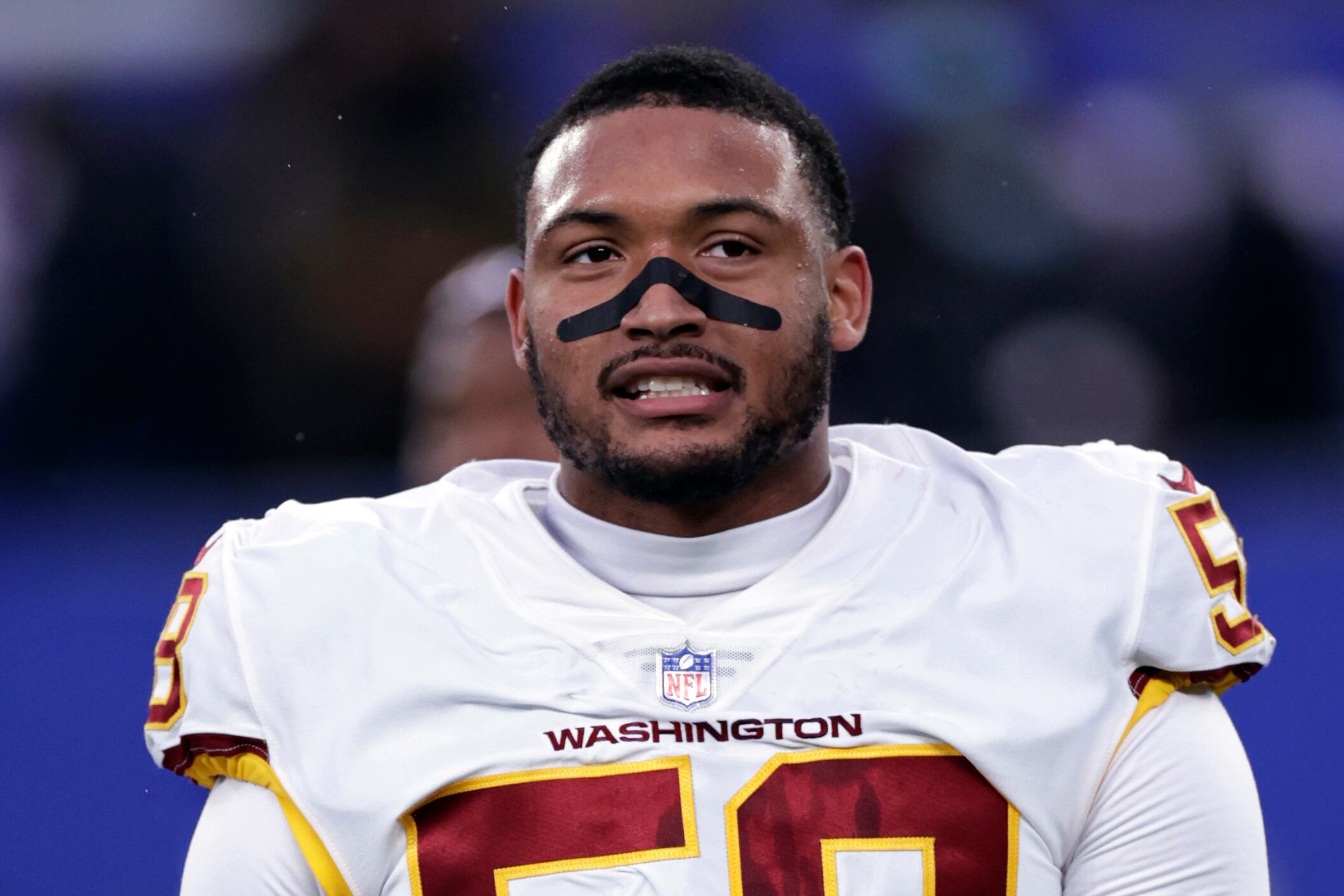 Shaka Toney, jugador de los Washington Commanders suspendido por apostar en la NFL.