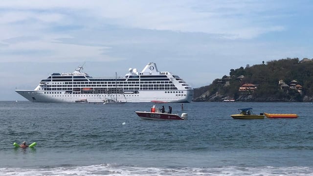 Visitantes del crucero Insignia disfrutan los atractivos de Ixtapa-Zihuatanejo en Guerrero.