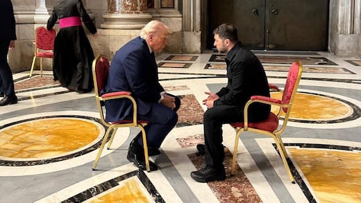 De la muerte del Papa Francisco a la devastación en Kiev y las imprecisiones de la presidenta