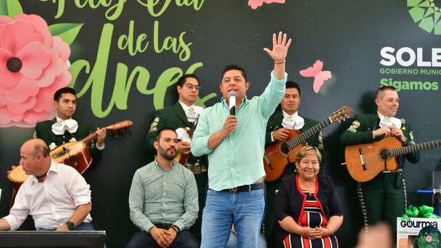 Ricardo Gallardo en eventos por el Día de las Madres