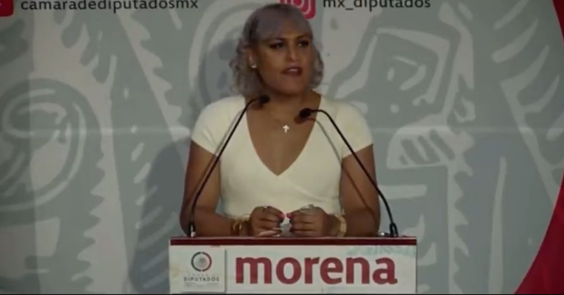 María Clemente García dice ser “una perra de AMLO” y así defenderá la cuarta transformación