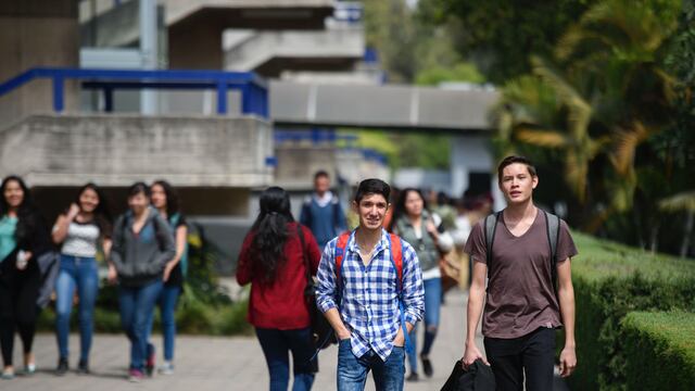 Universidad de Guadalajara rompe récord de admisiones