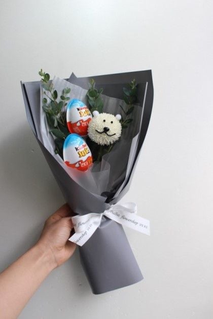 Ideas para decorar un huevo Kínder: Ramo de flores
