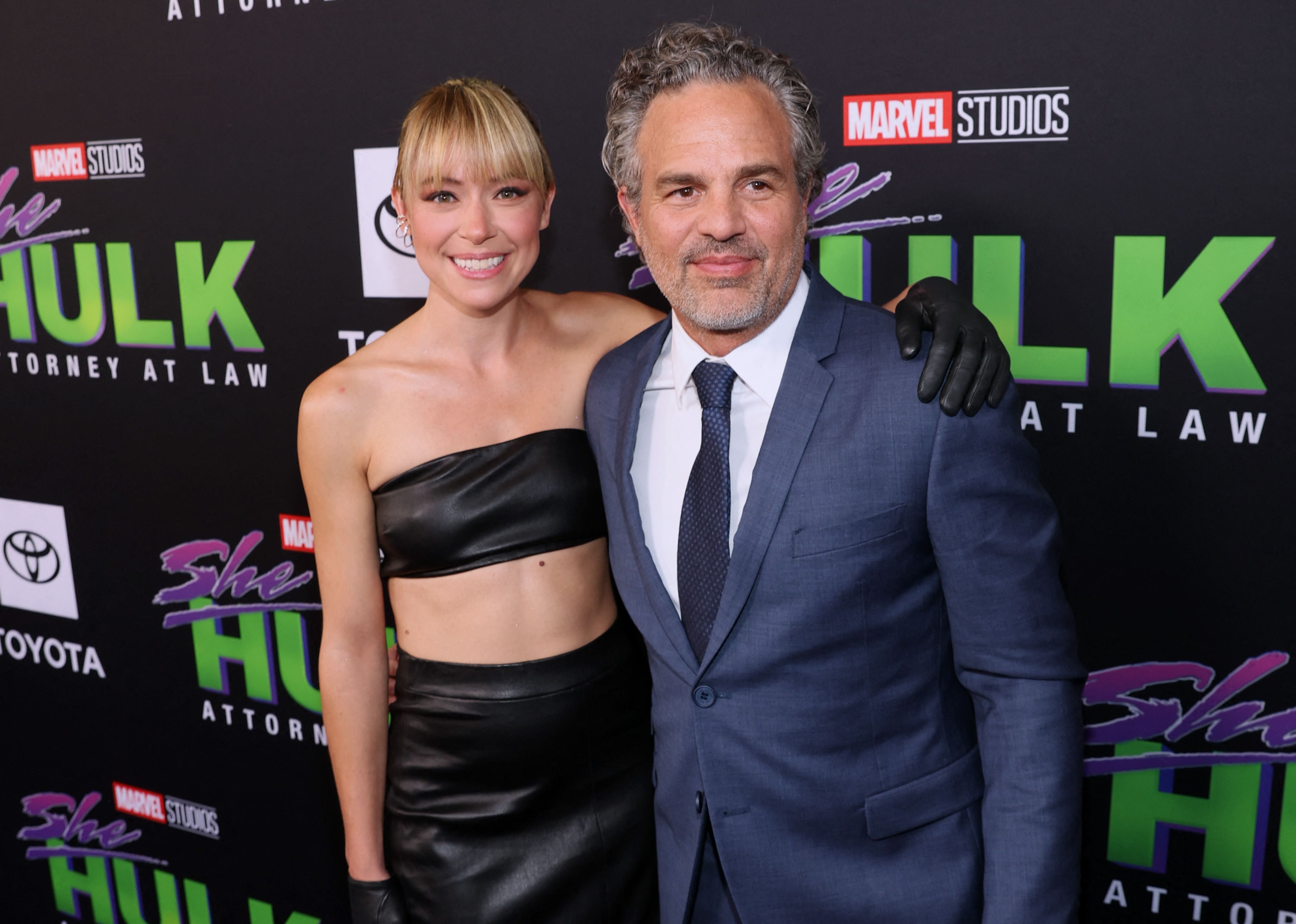 Tatiana Maslany y Mark Ruffalo en la Premiere de She-Hulk