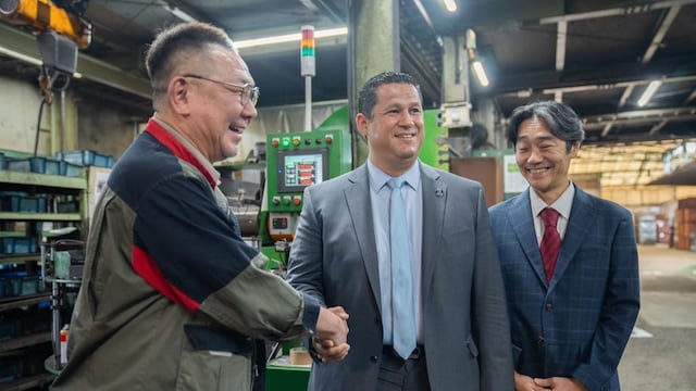 Diego Sinhue en su gira de trabajo por Asia