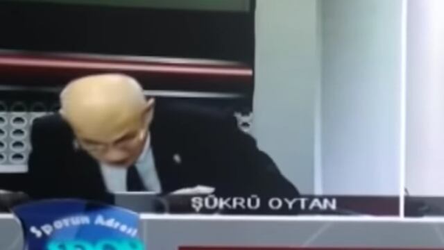 Sukru Oytan, periodista turco.