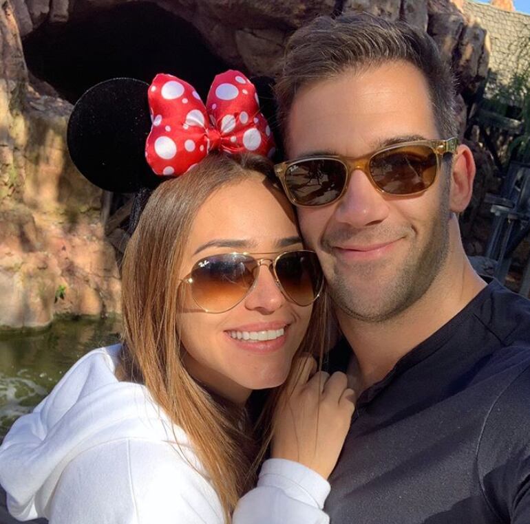 Yanet García y su novio Lewis Howes