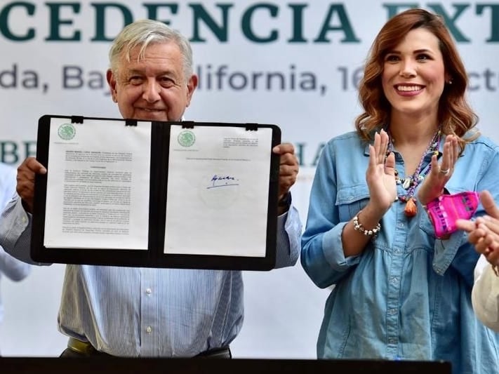 AMLO y la gobernadora Marina del Pilar Ávila en un evento pasado