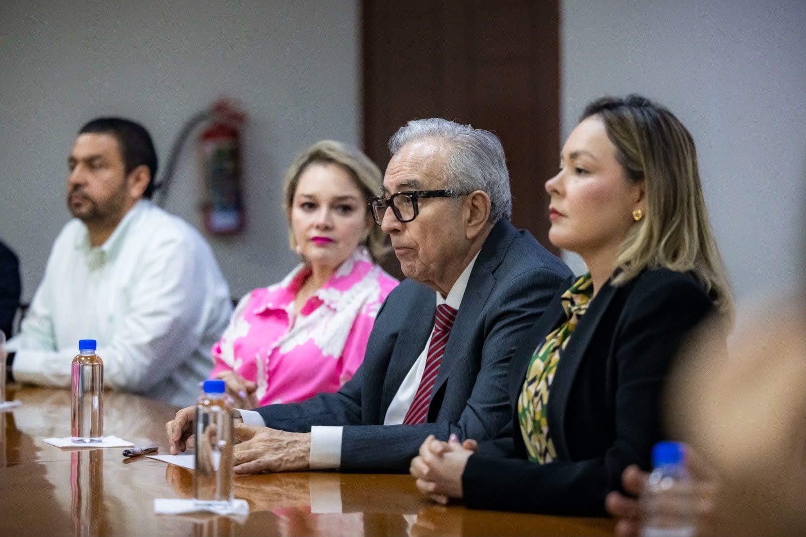 Rubén Rocha Moya, gobernador de Sinaloa, se reúne con su gabinete