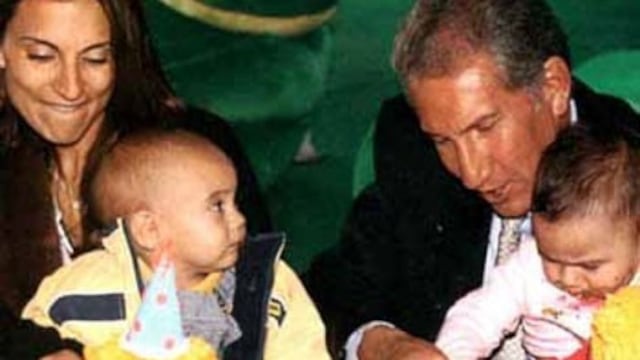 Maude Versini, Arturo Montiel y dos de sus hijos. Conflicto.