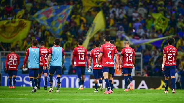 Plantel de Chivas en el Estadio Azteca.