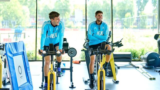 Santiago Giménez presentó al nevo refuerzo del Feyenoord