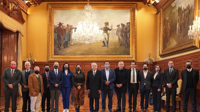 AMLO y autoridades de Guanajuato