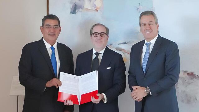 Sergio Salomón firma convenio con Banco Santander