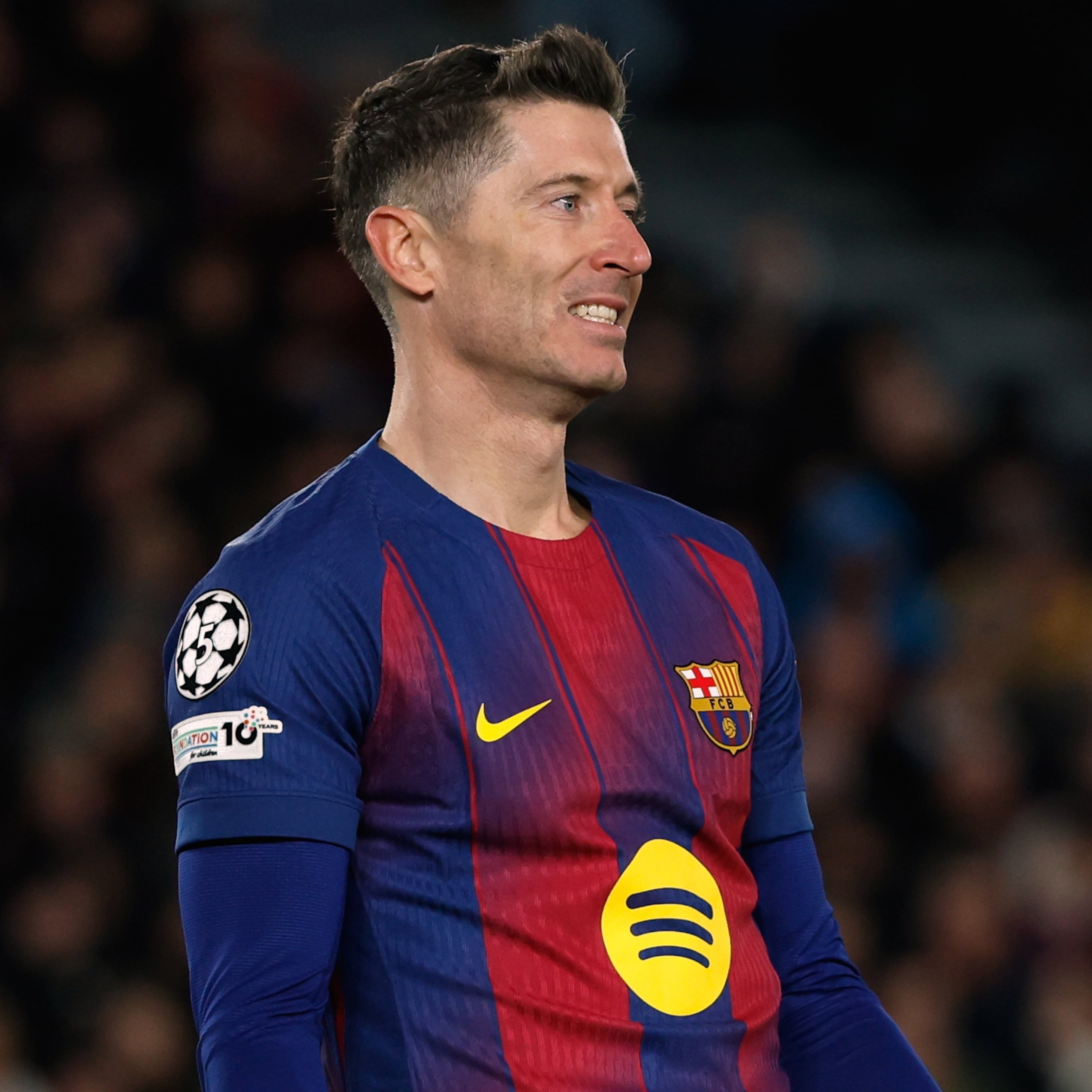 La esposa de Robert Lewandowski advierte un posible adiós al FC Barcelona