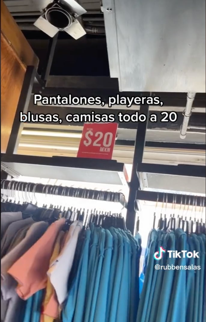 Cuidado con el Perro esta rematando su ropa a $20