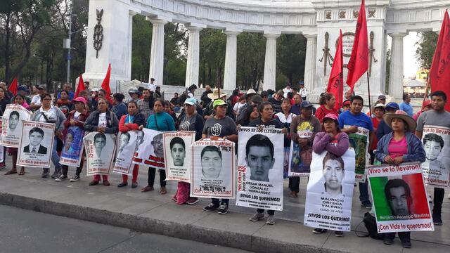 Familiares de los 43.