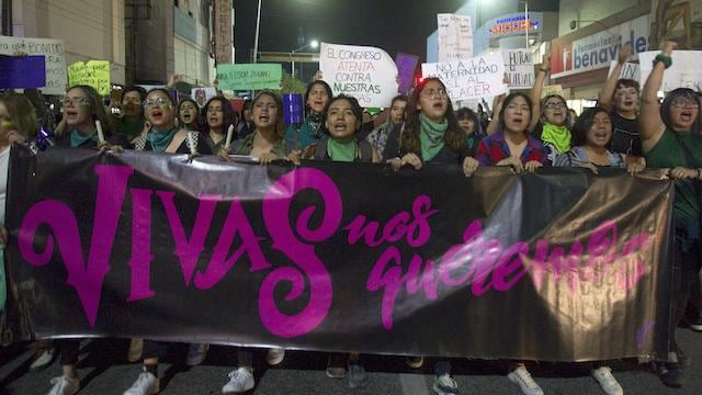 Marcha en Monterrey para exigir fin a los feminicidios.