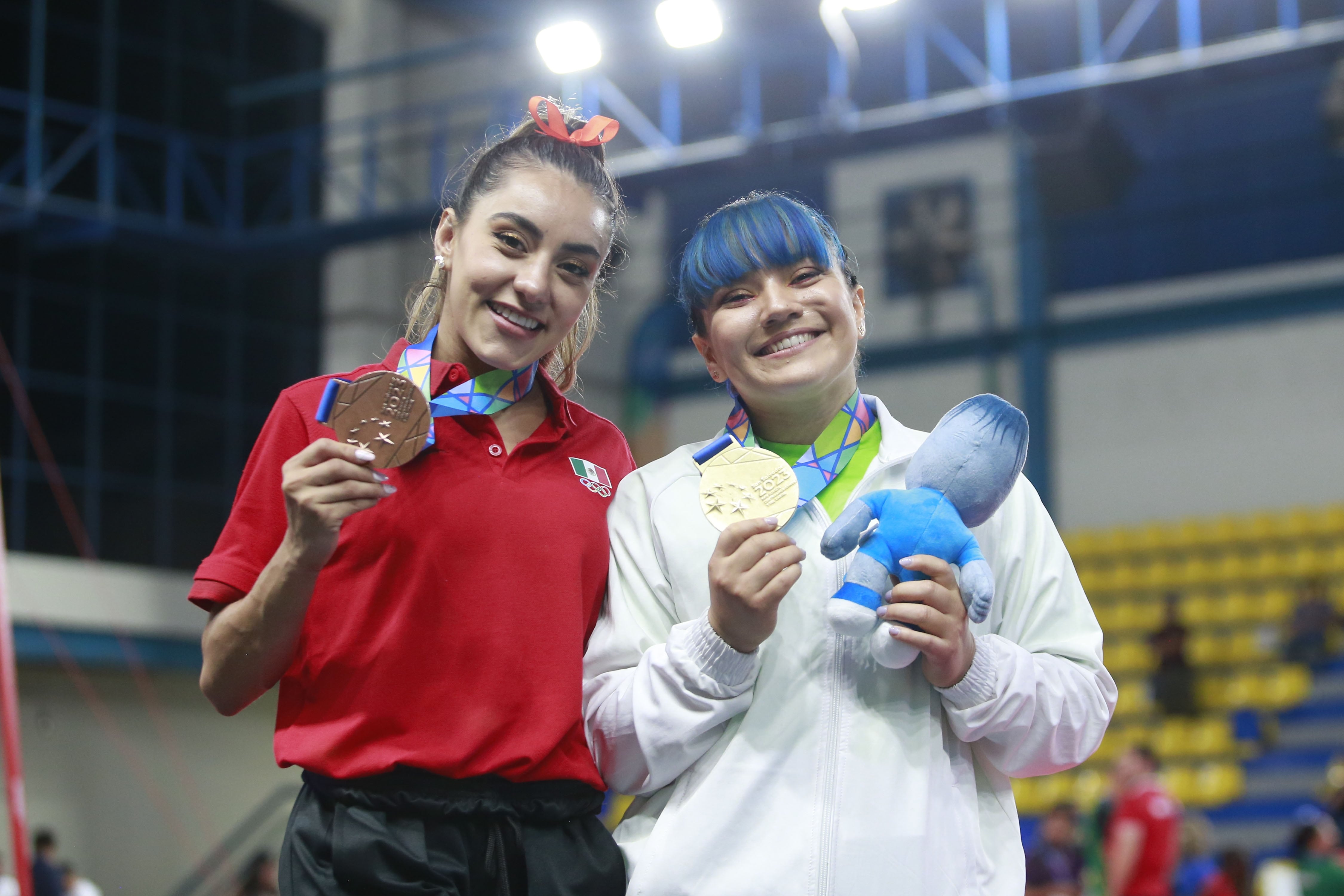 Ahtziri Sandoval y Alexa Moreno ganaron la medalla de bronce y oro respectivamente en la prueba de Salto de Caballo.
