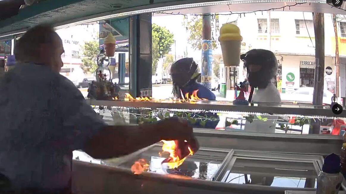 Extorsionadores incendian paletería de la CDMX