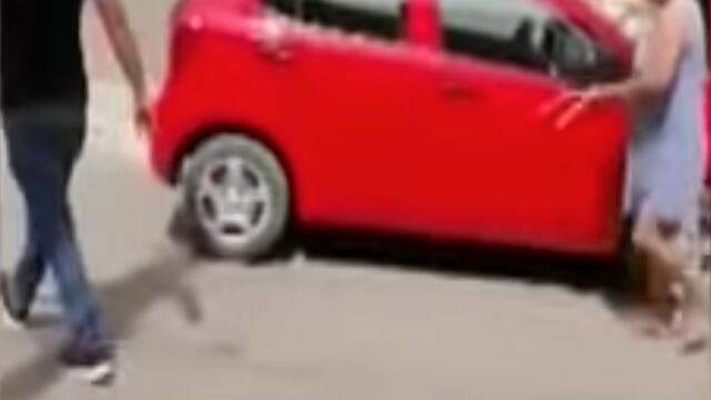 Castiga a su hijo a latigazos por infiel.