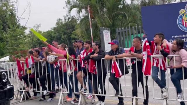 Fans increpan a Alexis Vega