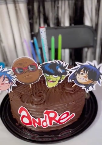 Niño celebra su cumpleaños con temática de Gorillaz