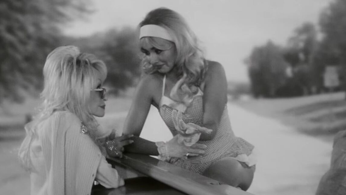 Letra completa en español de la canción de Sabrina Carpenter y Dolly Parton en mujeres asesinas ¿Habla de Barry Keoghan?