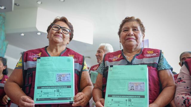 Evelyn Salgado entregó visas para Estados Unidos a 75 adultos mayores