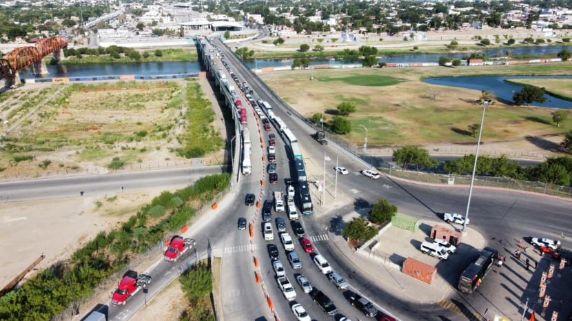 Filas en puentes fronterizos por falla de CrowdStrike y Microsoft