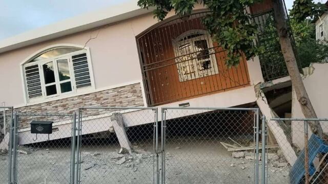 Derrumbes en Puerto Rico tras sismo.