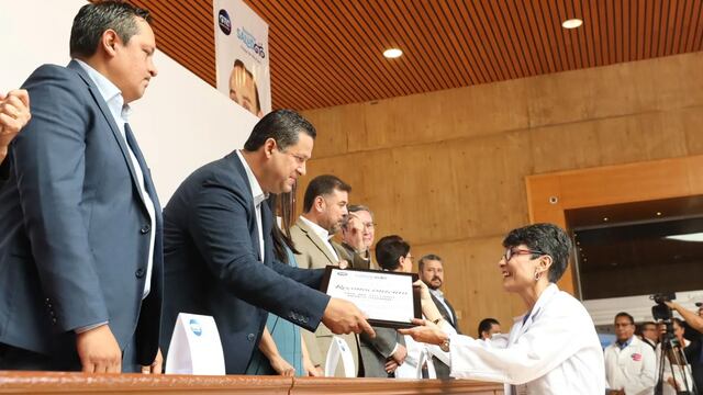 Diego Sinhue Rodríguez conmemora el Día del Médico; entrega reconocimientos a médicos de Guanajuato