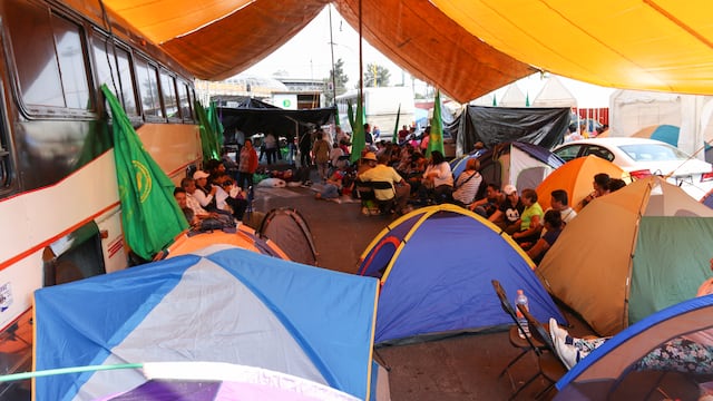 Tiendas de campaña para bloquear San Lázaro.