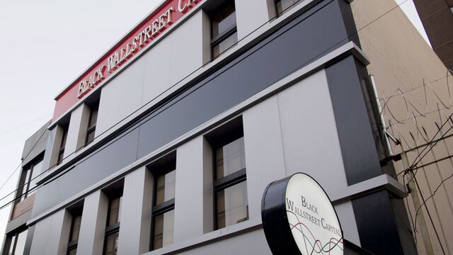 Black Wallstreet Capital, policía de CDMX halla cocaína, 168 mil dólares y armas tras cateo en sus oficinas