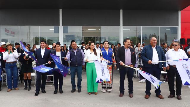 Tere Jiménez entrega obras en El Llano