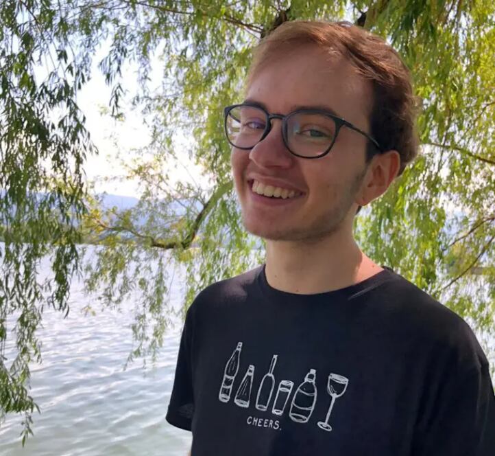 Leonard Stockl, tiene 10 personalidades distintas