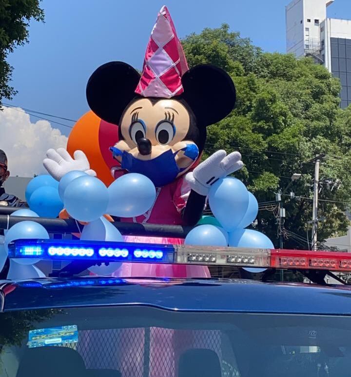 Mimi Mouse fue paseada en patrulla por la Benito Juárez.