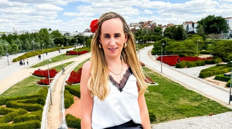 Moni 5 to love, influencer