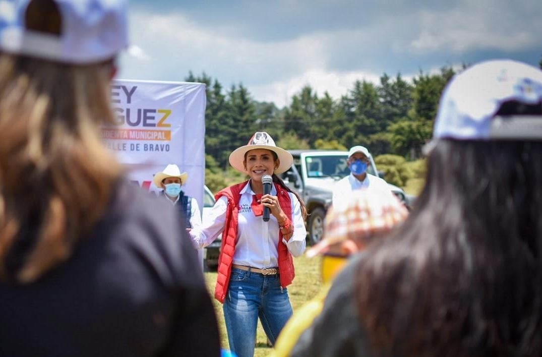 Zudikey Rodríguez en campaña por Valle de Bravo