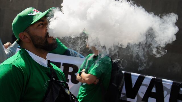 Vapeadores podrían ser prohibidos por la constitución si se aprueba esta propuesta